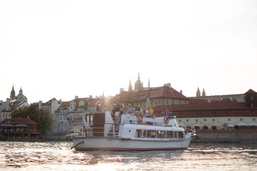 Prague: Private Beer Boat Cruise with Unlimited Beer - How the Tour Showcases Prague’s Landmarks from the Water