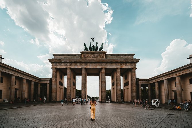 Prague to Berlin Private Transfer with Optional Sightseeing - Vehicle Options and Passenger Capacity
