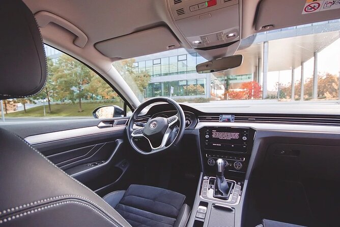 PRAGUE to BERLIN - stop in DRESDEN by LIMOUSINE 3+1pax - Flexible 3-Hour Stop in Dresden for Independent Exploration