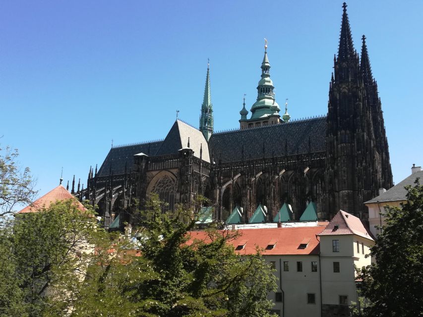Prague: Tour to Prague Castle with tickets included. Spanish - Starting Point at Malostranská Metro Station