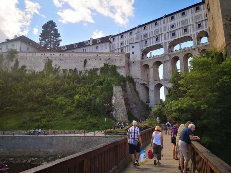 Prague: Transfer to Vienna via fabulous Cesky Krumlov - Exploring Cesky Krumlov’s Medieval Streets