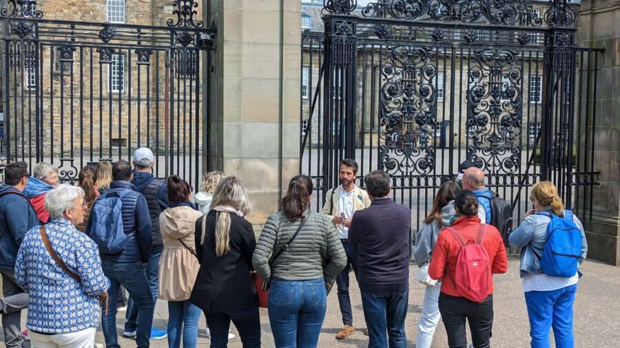 Prague: Walking Tour & Hidden Gems and Iconic Sights - Explore Prague’s Iconic Landmarks and Secret Spots in Just 2 Hours