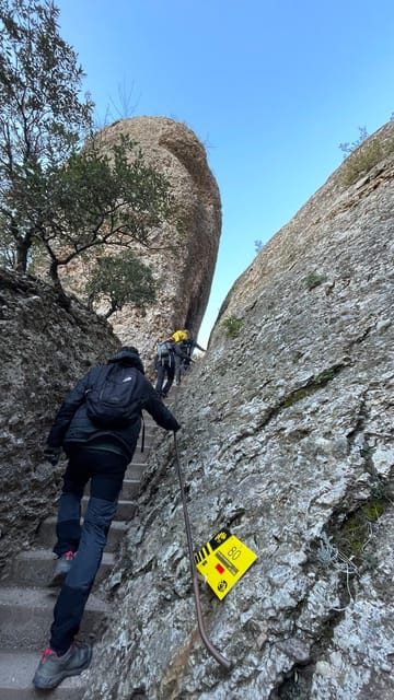 PREMIUM: EXPERIENCE IN MONTSERRAT - BARCELONA - Starting Point at Apostles Square and Meeting Details