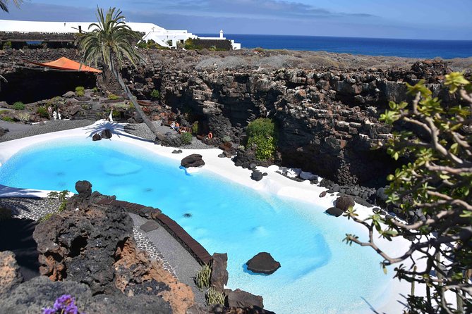 Premium Tour Timanfaya National Park and Cueva de Los Verdes - Cueva de Los Verdes: Walk Through a Lava Tunnel