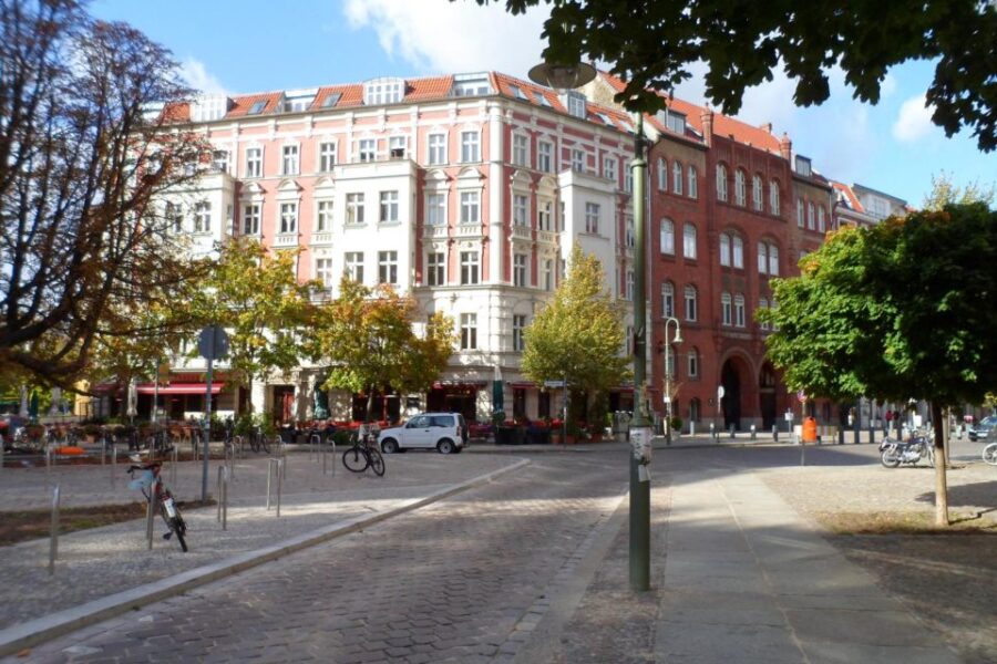 Privat: Berlin: Walking Tour of Prenzlauer Berg - Starting Point at Schönhauser Allee 23: The Tour Begins