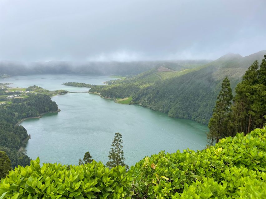 Privat van tour Sete Cidades, Lagoa do Fogo  volcanic lakes - Discovering the volcanic lakes and viewpoints of São Miguel