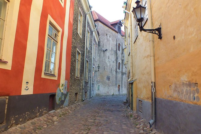 Private 2.5-Hour Tour of Tallinn Old Town in a Spacious Mercedes Minivan - Value and Booking Considerations