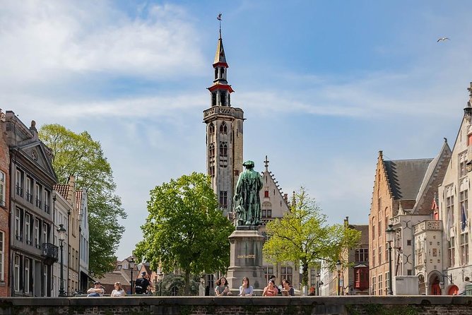Private 3-hour walking tour of Bruges with official tour guide - Starting at the Heart of Bruges: The Markt
