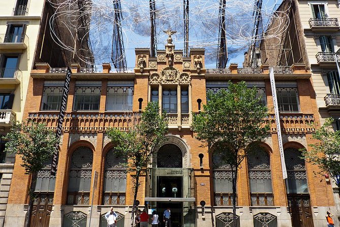Private 4h Tour Of Camp Nou And Most Emblematic Sites Of Barcelona with pick up - Inside Camp Nou: Access and Highlights of the Stadium Tour