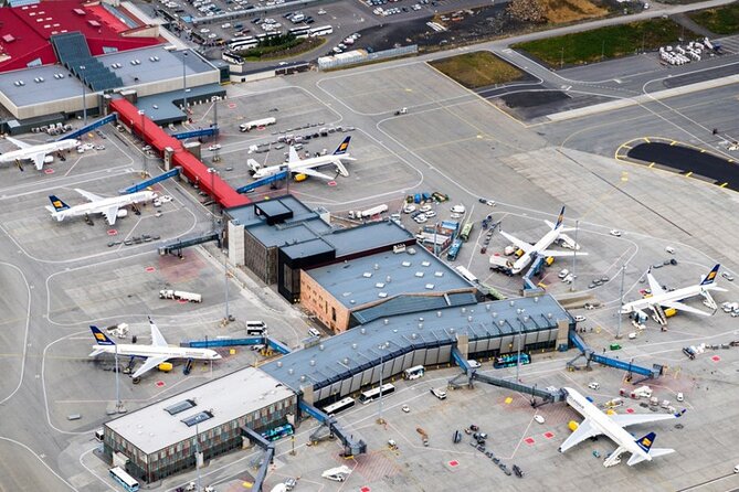 Private Airport Transfer from Reykjavik to Keflavik Int. Airport - Accommodates Small and Larger Groups