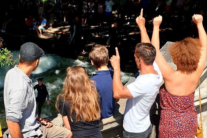 Private and full rickshaw tour in the English Garden - Starting at Ludwig Maximilian University in Munich