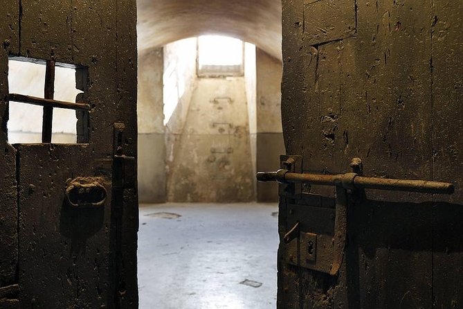 Private Barcelona Old Town & Sky Views: Montjuic Castle & Cable Car Tour - The Architectural Charm of Palau Guell and Ravals Diversity