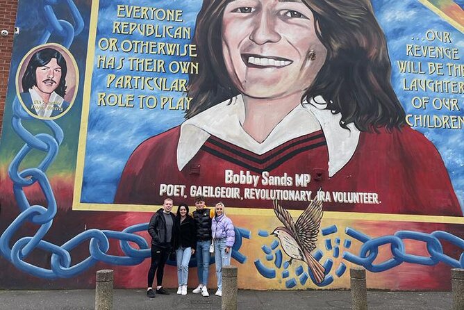 Private Belfast Mural & Giant's Causeway Tour from Belfast (2 in 1) - The Tour Starts with the Spectacular Giants Causeway