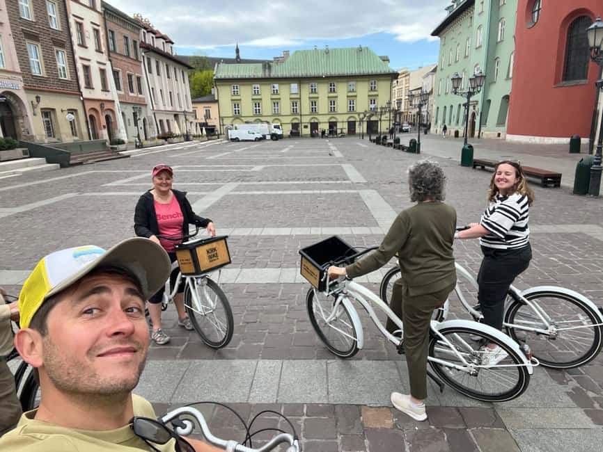 Private Bike Tour from 4 pax, Old Town, Univ, Castle, Jewish - Exploring the Old Town and City Gates