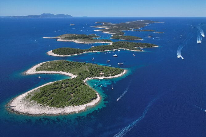 Private boat tour of Red rocks & Pakleni islands - Visiting Dubovica Beach: The Island’s Most Famous Shoreline