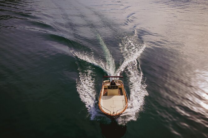 Private Boat Tour on Italian Gozzo on Lake Como - Exploring Varenna and Villa Cipressi