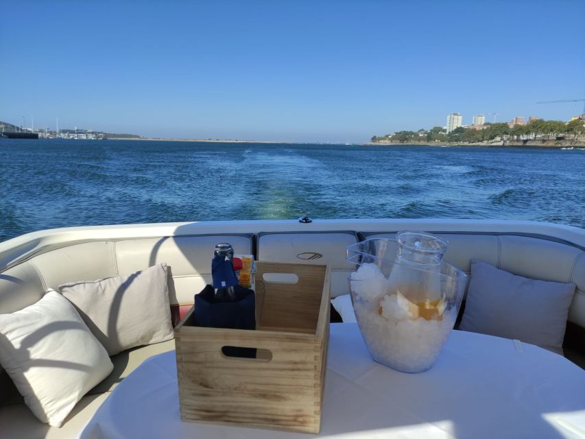 Private Boat Tour to Pte D. Luís 1h, up to 6px Sunset option - Starting Point at Marina da Afurada