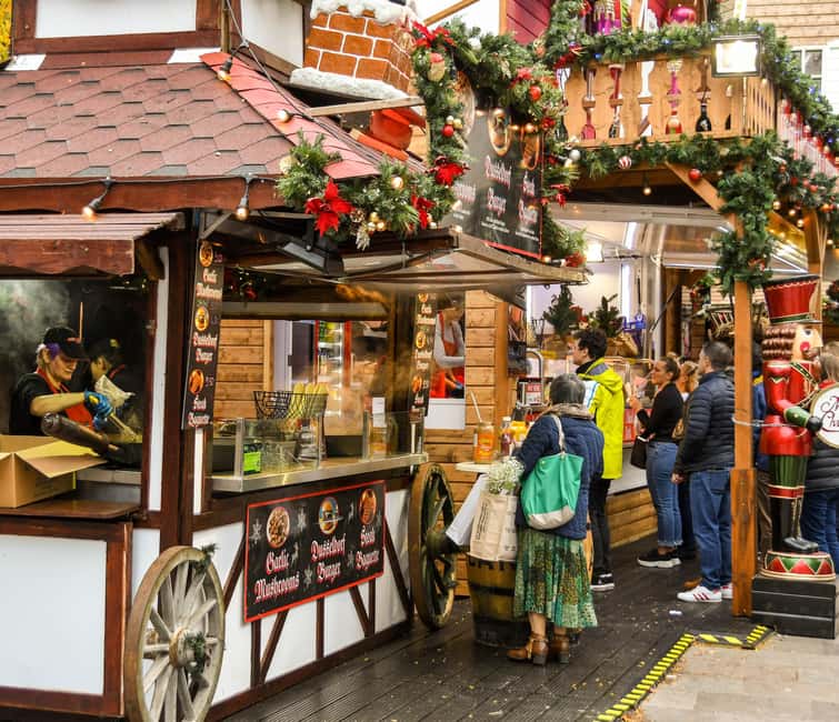 Private Cardiff Christmas Lights Walk With Welsh Cakes - Starting at Cardiff Castle: The Heart of the Festivities