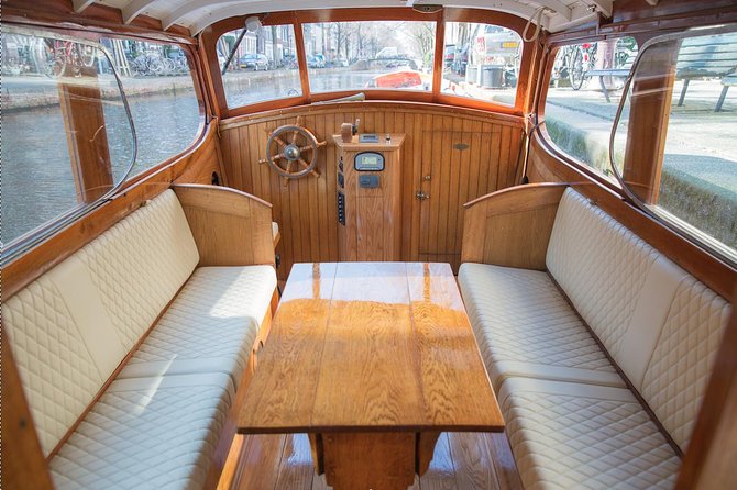 Private Champagne Canal Cruise in Amsterdam - Expert Commentary and Guide Knowledge