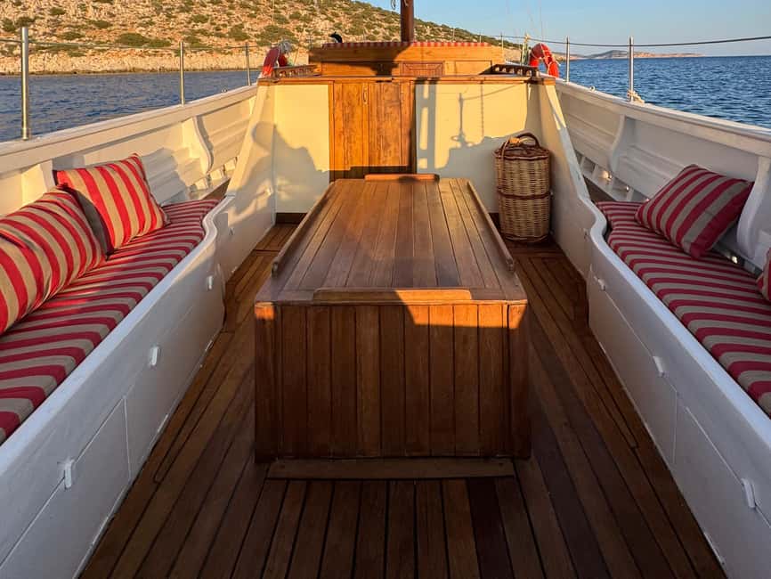 Private Cruise Eplore Rina's Cave with Seafood Lunch onboard - Logistics: Meeting Point and Group Size