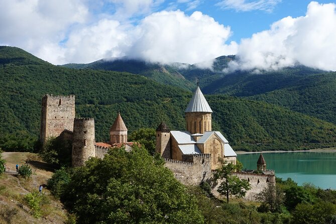 Private day Tour from Tbilisi to Kazbegi and Gudauri - Kazbegi’s High-Altitude Charm and Gergeti Trinity Church