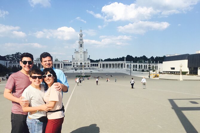 Private Day Tour With Guide to Fatima, Batalha, Nazaré and Obidos - Nazaré: From Big Waves to Local Flavors