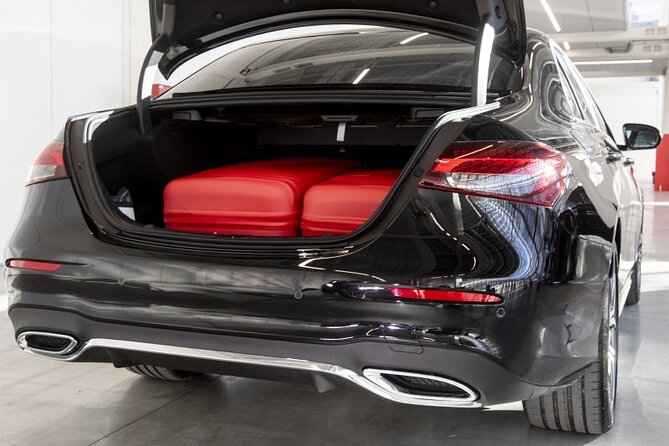 Private Departure from Helsinki to Helsinki Airport HEL by Sedan - How the Private Transfer Connects Helsinki City to Helsinki Airport