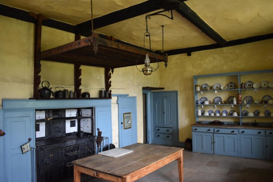 Private Downton Abbey Day In The Cotswolds Tour. - From London to the Heart of the Cotswolds in Comfort