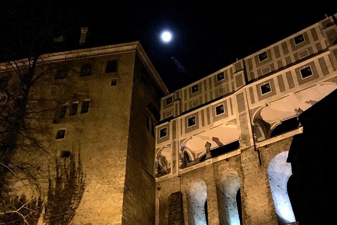 Private evening tour Cesky Krumlov Old Town and Castle area - Visiting the Castle Gardens and Courtyards