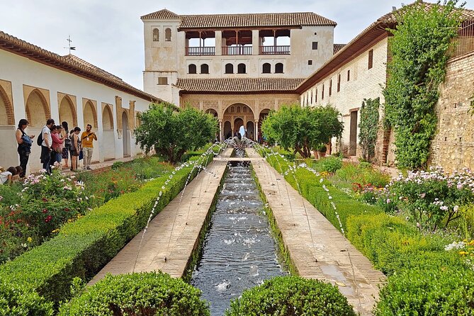 Private excursion to the Alhambra and Generalife - Exploring the Palace of Charles V