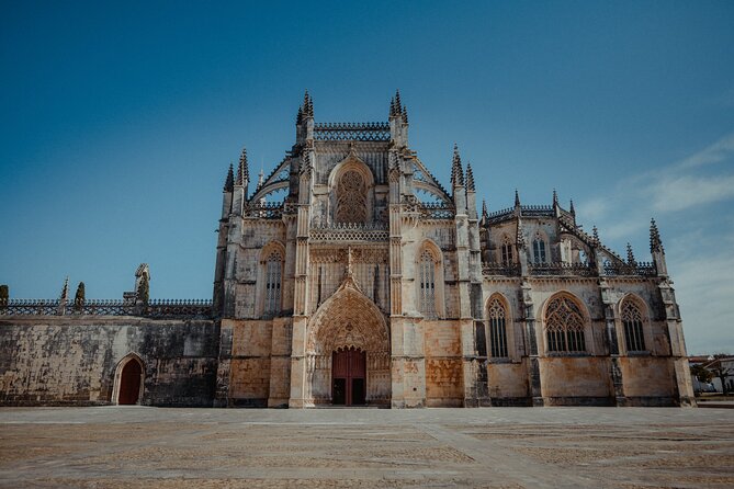 Private Fátima, Batalha, Nazaré and Óbidos Tour - Discover the Gothic Grandeur of Batalha Monastery