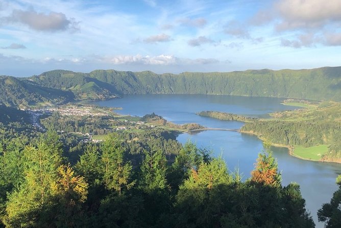 Private Full-Day 4x4 Tour to Lagoa do Fogo & Lagoa das Sete Cidades - Exploring the Iconic Lagoa das Sete Cidades Crater