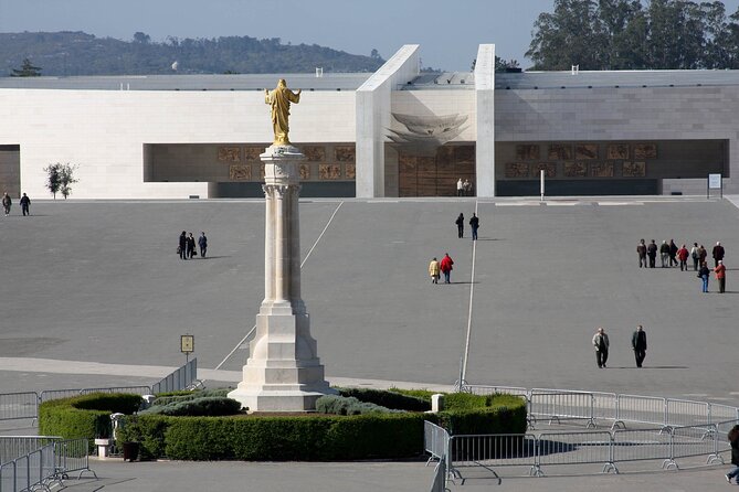 Private Full-Day Tour of Fátima Nazaré Óbidos and Batalha - Nazaré’s Coastal Charm and Giant Waves