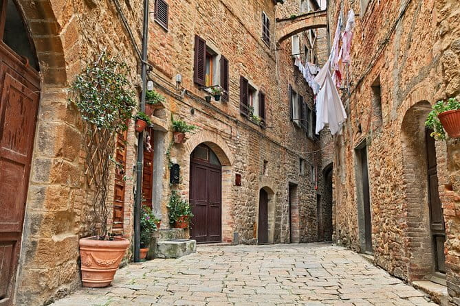 PRIVATE Full-Day Tour of San Gimignano and Volterra - Exploring Volterra’s Etruscan and Roman Heritage
