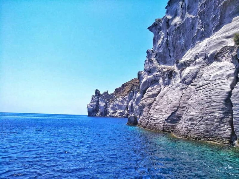 Private, fully customizable cruise in Santorini's caldera - From the Old Port of Fira to the Volcano Hot Springs