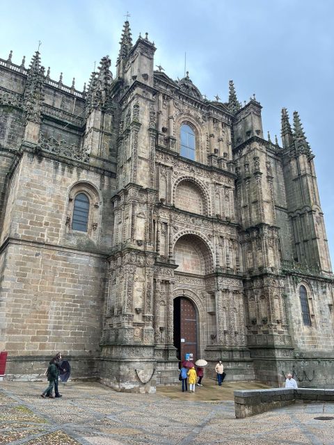 Private guided tour of Plasencia - Discovering Plasencia’s Two Cathedrals from the Outside