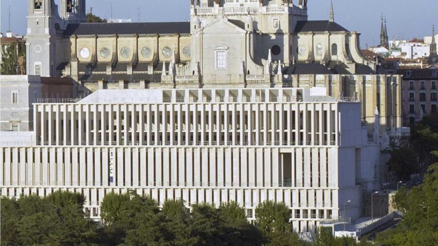 Private guided tour Royal Palace & Royal Collections Gallery - The Royal Palace: An Opulent Seat of Power
