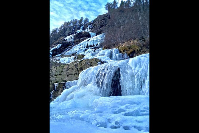 PRIVATE GUIDED TOUR: The Heart of Norway  Viking Special, 8-9 hours  WINTER - Scenic Stops Along the Way: Waterfalls, Mountains, and Historical Landmarks