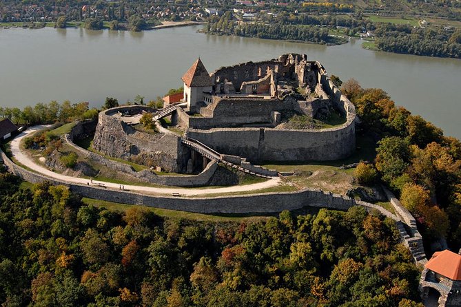 Private Guided Tour to Szentendre & Visegrád Castle (Danube Bend) - Climbing to Visegrád Castle’s Historic Heights