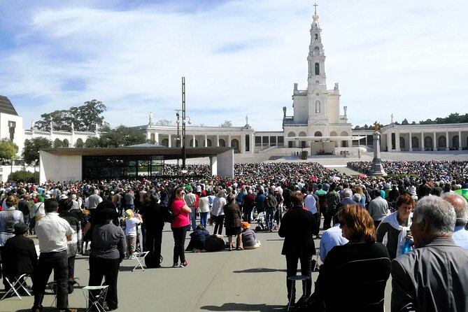 Private half-day tour from Lisbon to Fatima - Visiting the Parish Church of Fátima and Its Significance