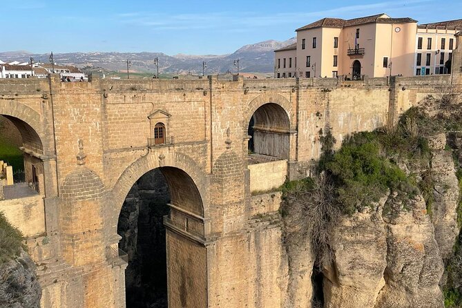 Private half-day tour of Ronda and the White Villages with native - Visiting the New Bridge of Ronda: Panoramic Views and Photo Opportunities