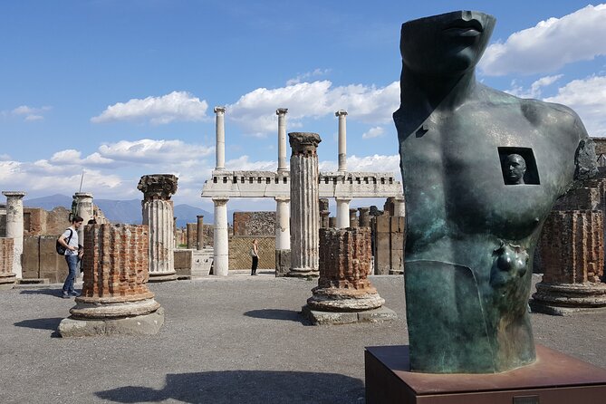 Private half-day tour with expert guide in the archaeological site of Pompeii - Exploring the Pompeii Forum