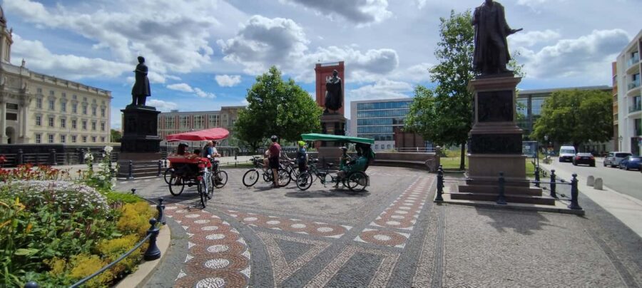 Private Highlights 1 Rickshaw +(E) bikes, E-rollers up to 6 - Comfort and Accessibility with the Rickshaw and E-Vehicles