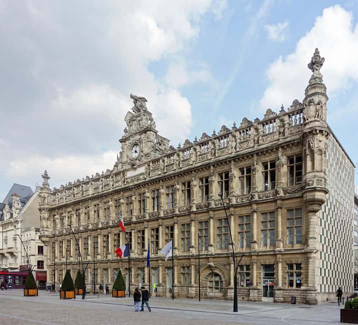 Private historical walking tour of Valenciennes with a certified guide. - Exploring the Unique Streets: Rue des Saynneurs