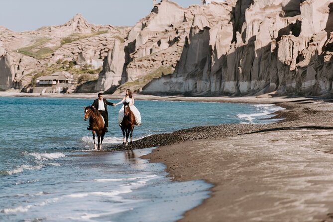 Private Horse Riding Experience in Santorini - Exploring Santorini’s Volcanic Landscapes on Horseback