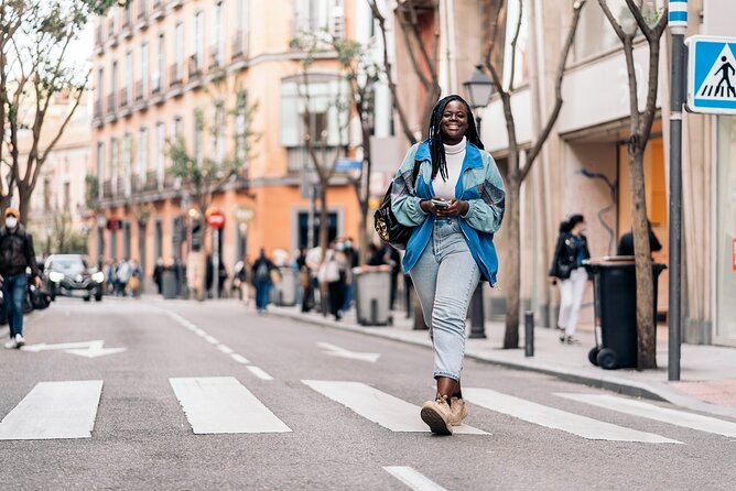 Private Leeds Exploration Through Time and Art - Starting at the Peaceful Charm of Park Square