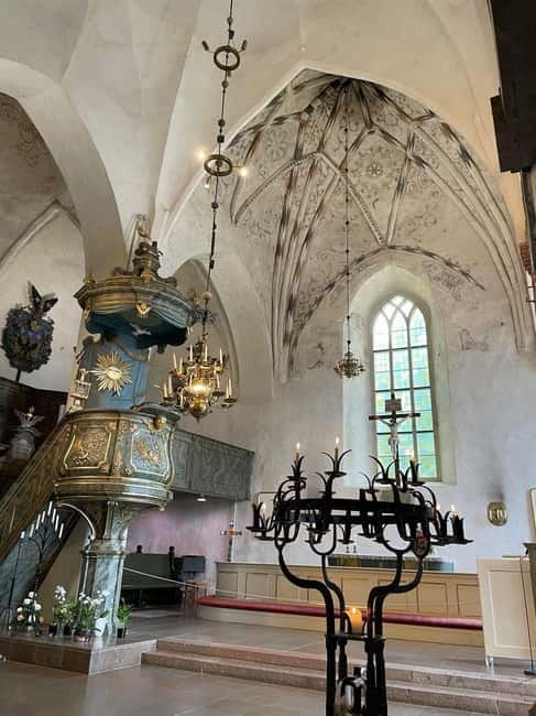 Private Medieval Porvoo by Car from Helsinki - Discover the 14th-Century Cathedral and Historic Wooden Houses