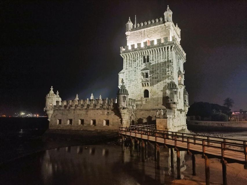 Private night tour, authentic Fado show & Portuguese dinner - Lisbon’s Night Lights and Panoramic Views