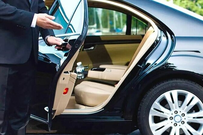 Private Oneway Airport Transfer London to London Heathrow Airport - Vehicle Options and Personalization