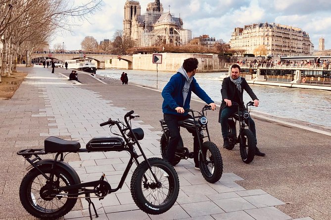 Private Paris electric bike ride with video - Iconic Landmarks in a Quick, Scenic Ride